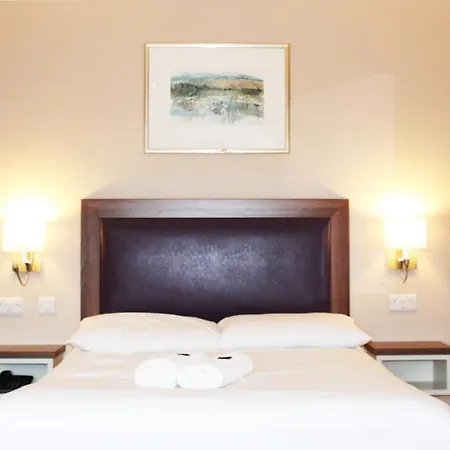 לינה וארוחת בוקר St. Judes 3*