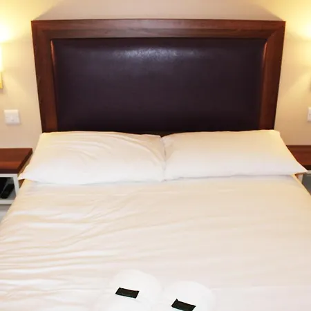 לינה וארוחת בוקר St. Judes