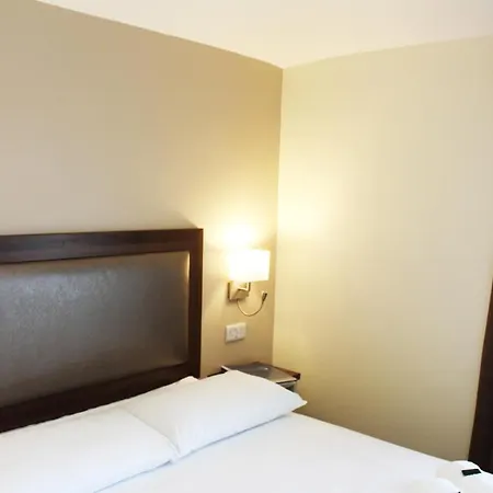 St. Judes לינה וארוחת בוקר 3*