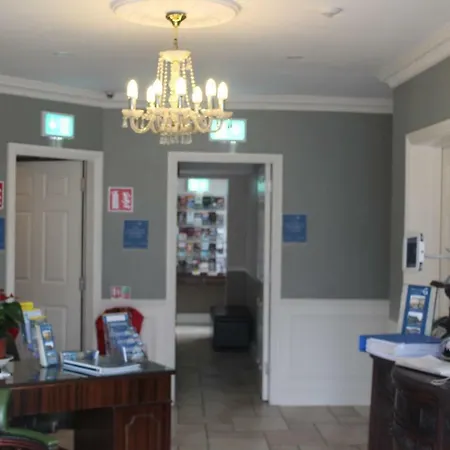 לינה וארוחת בוקר St. Judes 3*