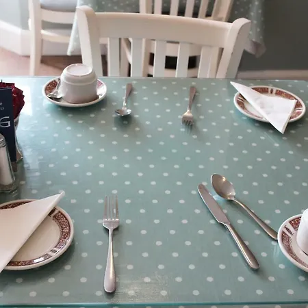 לינה וארוחת בוקר St. Judes 3*